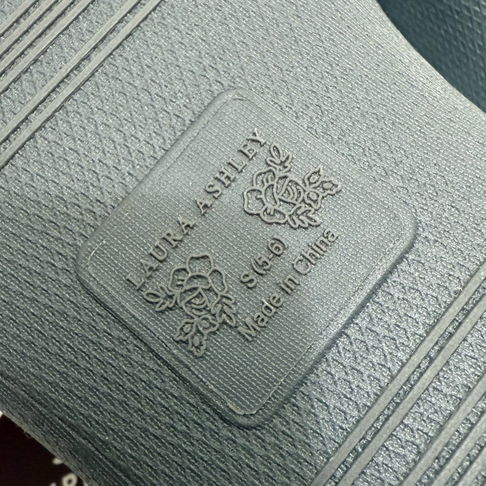 NWT☀️ Laura Ashley Plush Non-Slip Memory Foam Cozy Spa Slippers - Picture 8 of 8